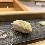 鮨 大門 - 新潟産 本ズワイガニ。富山はもう禁漁に入ってしまったので。と申し訳なさそうに仰る大将。「北陸なんだからカニを食わせろ」と言うお客様がいらっしゃるのかな。カニ好きな私からするとラッキーです♥️