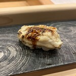 鮨 大門 - ふわっふわな穴子さん。表面の炙りが香ばしい！特筆すべき煮切りの上品さに悶絶です✨