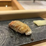 鮨 大門 - 真鯛。これもきっと魚津産。肉厚で甘みと旨みか爆発！