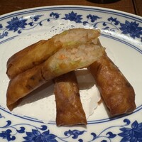 老四川 飄香小院 - 海老と黄ニラのスティック春巻