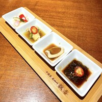 老四川 飄香小院 - 飄香小院ランチセットの本日の前菜4種盛り