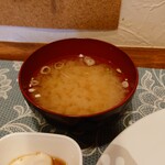 シャンティ - 昭和の洋食では定番のお味噌汁は、"さつま揚げ"が具という"超"和風。