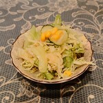 シャンティ - こちらも冷たくてシャッキシャキのサラダ。ドレッシングも旨い。