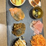 Madre ハーブとスパイス料理のワイン食堂 - 