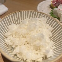 割烹ダイニング波里 - ご飯はおかわり自由。でもインバウンドの和食需要が増えて米の卸値が跳ねあがってるらしいのでどこの店も「おかわり自由」はそのうち難しくなりそう。