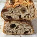 パーラー江古田 - 小麦酵母のフランスパン 453円　断面