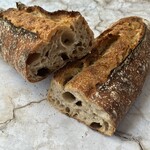 パーラー江古田 - 小麦酵母のフランスパン 453円　断面