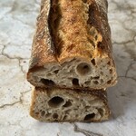 パーラー江古田 - 小麦酵母のフランスパン 453円　断面