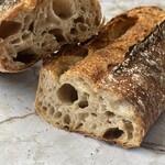 パーラー江古田 - 小麦酵母のフランスパン 453円　断面