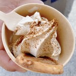 カクキュー - 味噌ソフトクリーム　400円