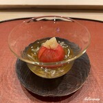 御料理 寺沢 - 酢茗荷の刻みとフルーツトマトのレモン煮に蓴菜と蕾菜