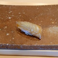 鮨まえだ - クエ
                    