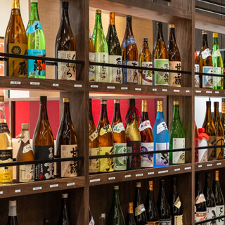 九州産を中心に、多彩な味わいの焼酎を約100種類ご用意！