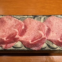 飛騨牛一頭家 馬喰一代 岐阜神田 - 薄切りタン　しゃぶしゃぶ