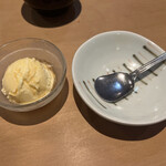 鮨やしろ - 15貫セットに付いてくるアイス。