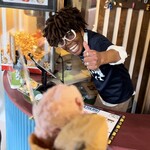 牛小屋のアイス - 店主のやっちゃん。