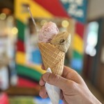 牛小屋のアイス - 大人のコーヒー牛乳といちご大福の2種類をチョイス。