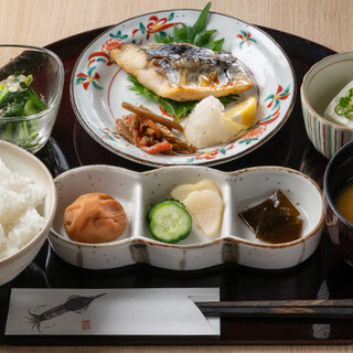 温泉旅館のような朝ごはんが食べれます。毎朝７時半から営業！