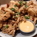 Pacific Catch - カラマリ。レモンや唐辛子も衣がついて揚げてある！なかなか癖になる。