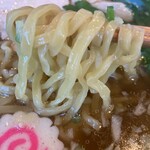 貝のしらはら - 麺は加水率高めの平太縮れ麺がスープに
      ほどよく絡みますね
      
