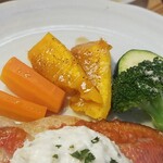 キッチン ブルー グローブ - 備え付け野菜のアップ