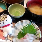 TAITAI家 - あら汁、お刺身、杏仁豆腐