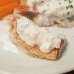 キッチン ブルー グローブ - ふた切れ目も、山盛りソースをかける