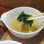 キッチン ブルー グローブ - 具沢山な卵スープ