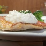 キッチン ブルー グローブ - 横か横から、金目鯛は肉厚に見えますが・・