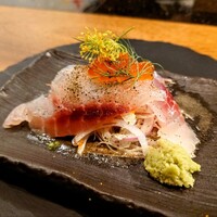 炭火割烹 樹樹 - イサキのお造り　ガラムソース