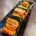 焼肉 ゆう焼けこやけ - キムチ５種盛り合わせ