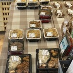 ワタナベ食品 直売店 - 11:03、開店から3分でこんな状態
      2024/06/14
      カツ丼 400円
      まかない焼鳥丼 400円
      唐揚げ弁当 450円