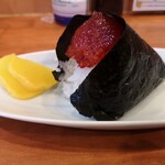 釣りあじ食堂 - おにぎり（すじこ）。中にもすじこたっぷり。何よりお米が美味い！