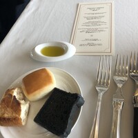 レストランアビエント - 3種類のパンがでてきましたが、写真撮る前に食べてしまった（笑）