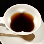 旬味 鮮心 魚屋 富重 - デザートコーヒー、四ツ葉の見た目が飲み進めるとハートが出没‥