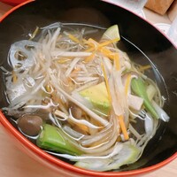 割烹 白鷹 - 25種類の野菜が入っています。お出汁に豚の背脂を加えてコクをプラス