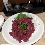 炭火焼肉酒家 牛亭 - 馬刺し2人前