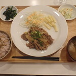 トーコーキッチン - 牛やきにく　副菜二品、豚汁、ご飯