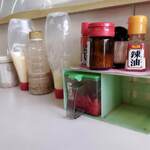 ラーメン新外 - 調味料類