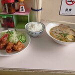 ラーメン新外 - ミニ唐揚げ定食 大好きになって別の日にリピートしちゃいました。