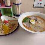 ラーメン新外 - 別の日 チャーハンセット680円 こちらはフルサイズのラーメンです。