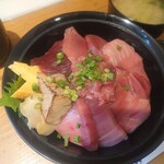 清水港　みなみ  - どアップのまぐろオールスターズ丼