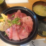 清水港　みなみ  - まぐろオールスターズ丼お味噌汁付き