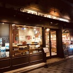 ル・グルニエ・ア・パン - 店舗外観