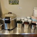 家系ラーメン大輝家 - 終日無料食べ放題ライスバーコーナー