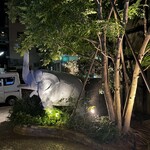 牛や たん平 - ゾウの像　