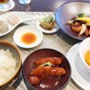 東天紅 - 右上の海老の豆鼓醤炒めが特に美味しかったです