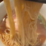 いかれたヌードル フィッシュトンズ - 麺リフト