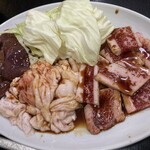 なか - 左からキモ1人前、とんちゃん2人前、カルビ1人前