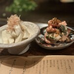 お好み焼き いまり 恵比寿 - 「山芋のわさび漬け」と「海老とブロッコリーの明太和え」
                                
                                じゃことオクラの何とかも食べたかった
                                たぶん、関東では馴染みのないだろう「あごすじ」メニューも食べたかったなぁーーーー、、、1人じゃなければ、